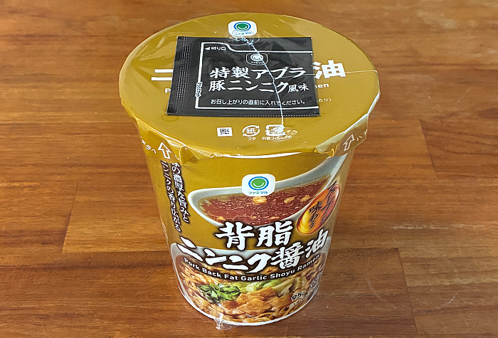 ファミマル 背脂ニンニク醤油ラーメン