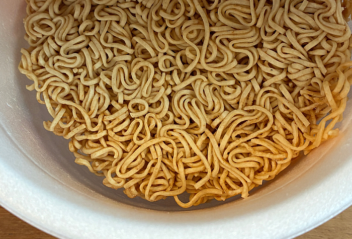 ペヤング 食物繊維たっぷりヌードル
