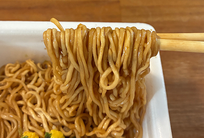 ペヤング やきそば葱油拌麺（ツォンヨウバンミェン）
