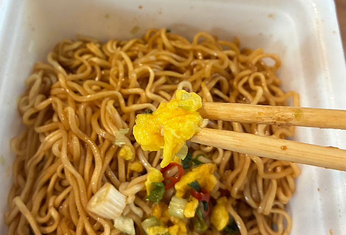 ペヤング やきそば葱油拌麺（ツォンヨウバンミェン）