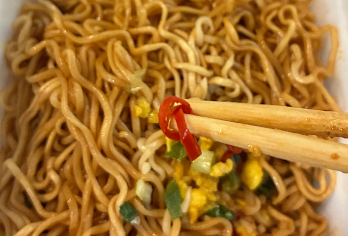 ペヤング やきそば葱油拌麺（ツォンヨウバンミェン）