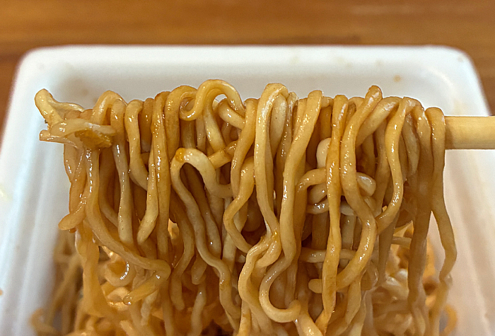 ペヤング やきそば葱油拌麺（ツォンヨウバンミェン）