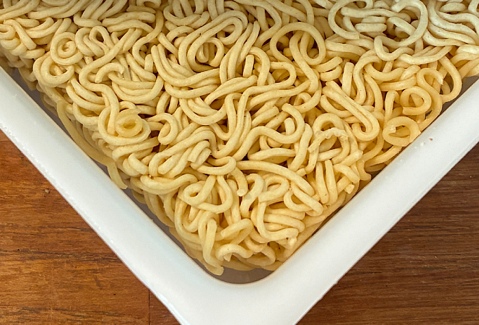 ペヤング やきそば葱油拌麺（ツォンヨウバンミェン）