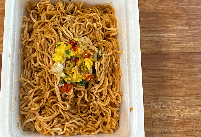 ペヤング やきそば葱油拌麺（ツォンヨウバンミェン）