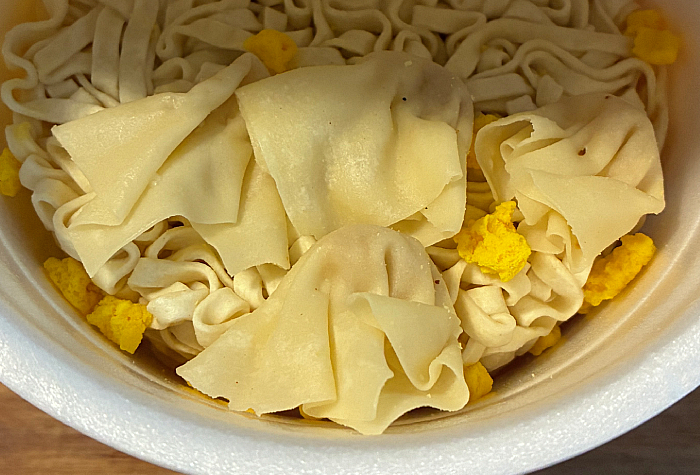 セブンプレミアム ワンタンうどん チゲ味