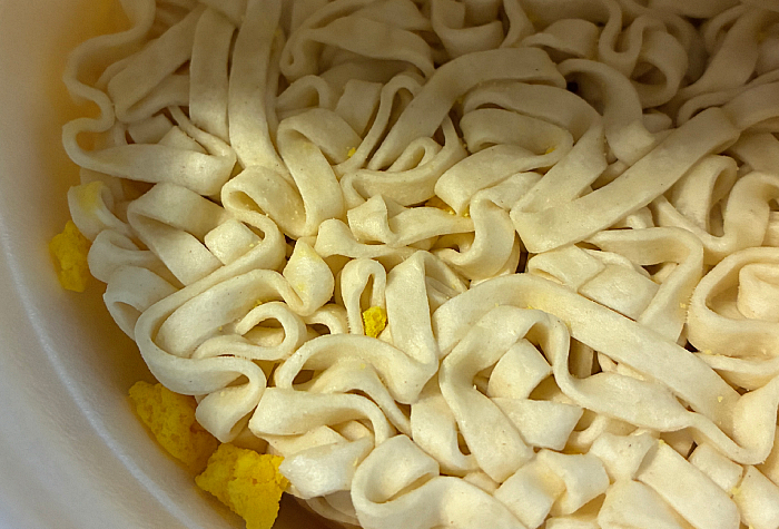 セブンプレミアム ワンタンうどん チゲ味