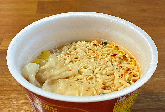 セブンプレミアム ワンタンうどん チゲ味