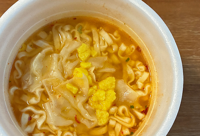 セブンプレミアム ワンタンうどん チゲ味