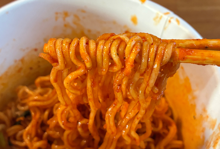 辛ラーメン焼きそば 炒めキムチ カップ