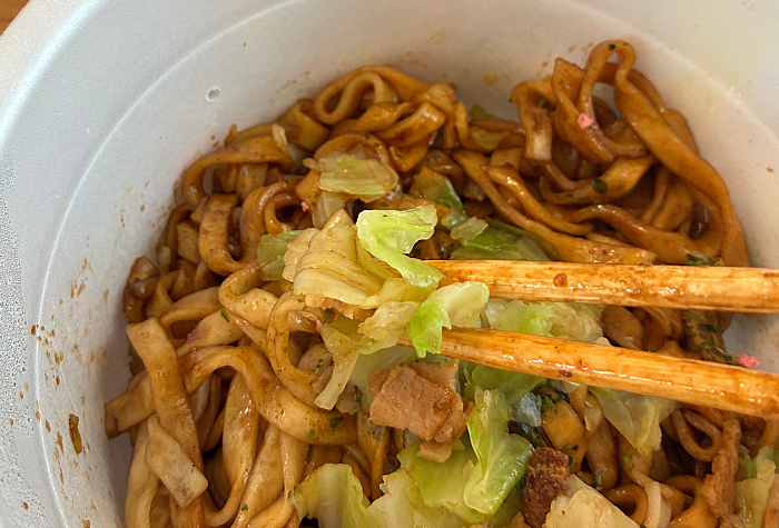 日清の汁なしどん兵衛 だしソース焼うどん