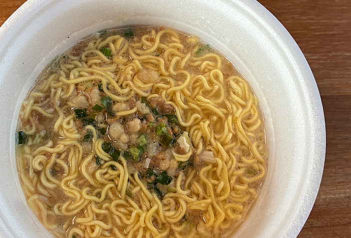 スーパーカップ超大盛り×ROF‐MAO 特まろ豚骨ラーメン