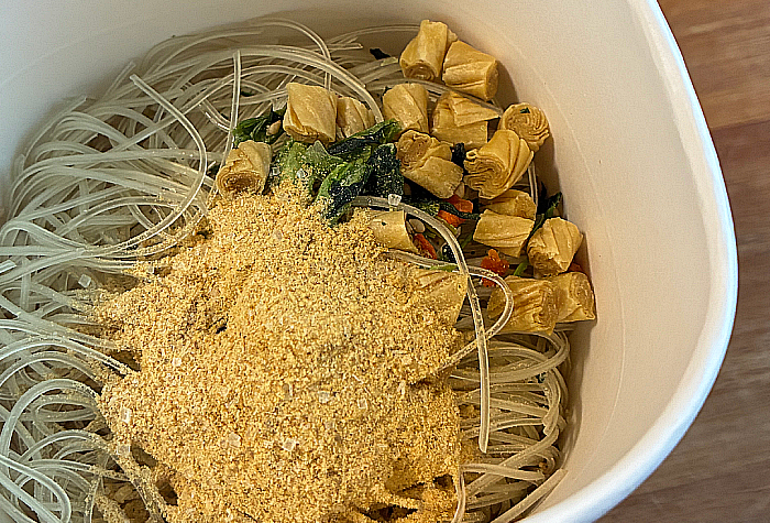 中華房 麻辣湯 黄色のトマト味