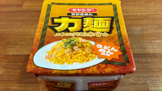 ペヤング 力麺ニンニクにら味噌味うどん