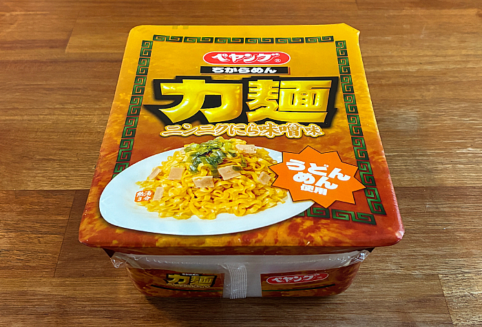 ペヤング 力麺ニンニクにら味噌味うどん