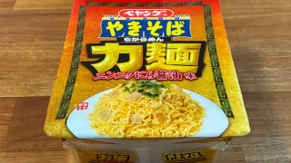 ペヤング 力麺ニンニクにら醤油味やきそば