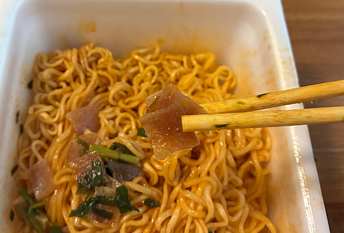 ペヤング 力麺ニンニクにら醤油味やきそば