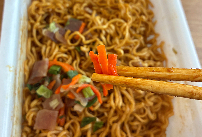 ペヤング 煮干しカレーやきそば