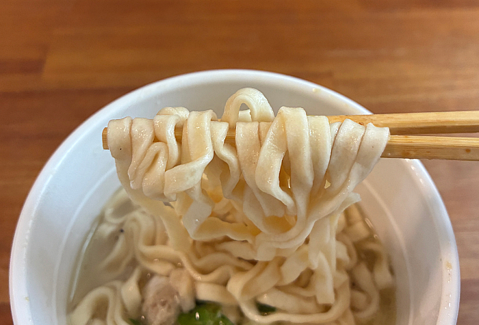 マルちゃん すだちが香る鶏白湯うどん