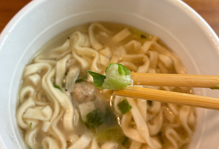 マルちゃん すだちが香る鶏白湯うどん
