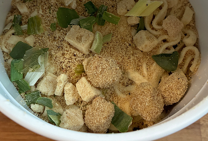 マルちゃん すだちが香る鶏白湯うどん