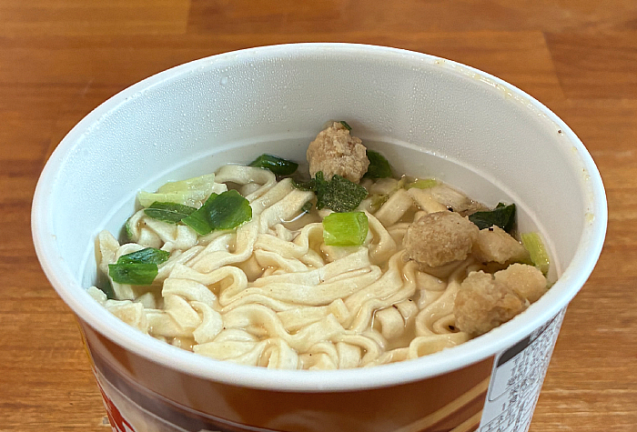 マルちゃん すだちが香る鶏白湯うどん
