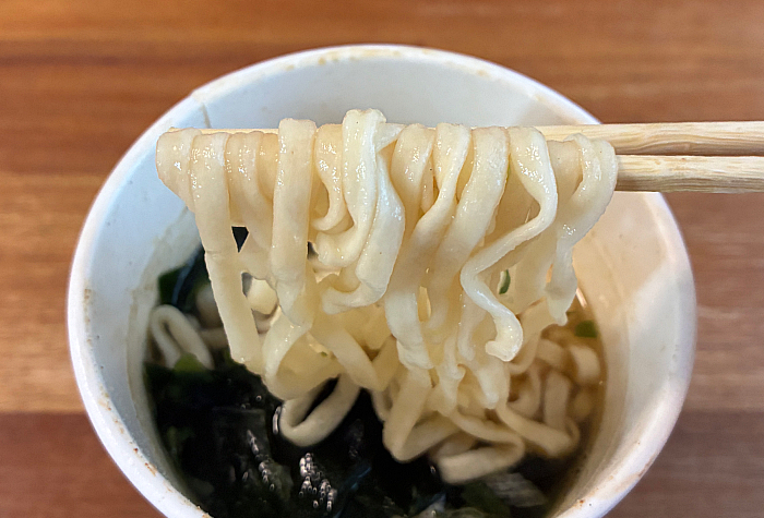 サッポロ一番　ご当地熱愛麺　うどんのどんどん監修 わかめうどん