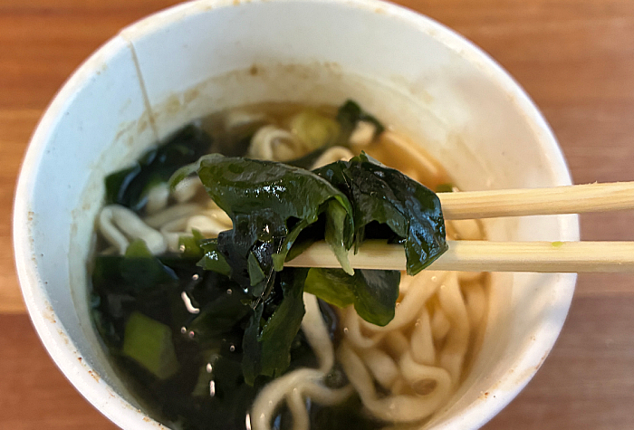 サッポロ一番　ご当地熱愛麺　うどんのどんどん監修 わかめうどん