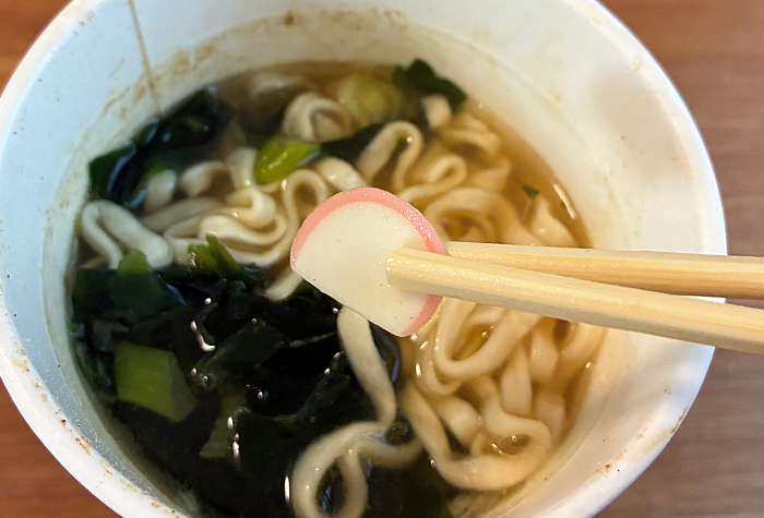サッポロ一番　ご当地熱愛麺　うどんのどんどん監修 わかめうどん