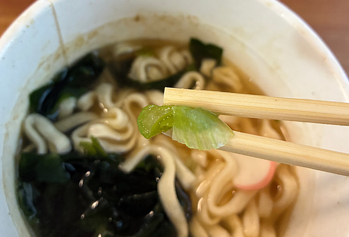 サッポロ一番　ご当地熱愛麺　うどんのどんどん監修 わかめうどん