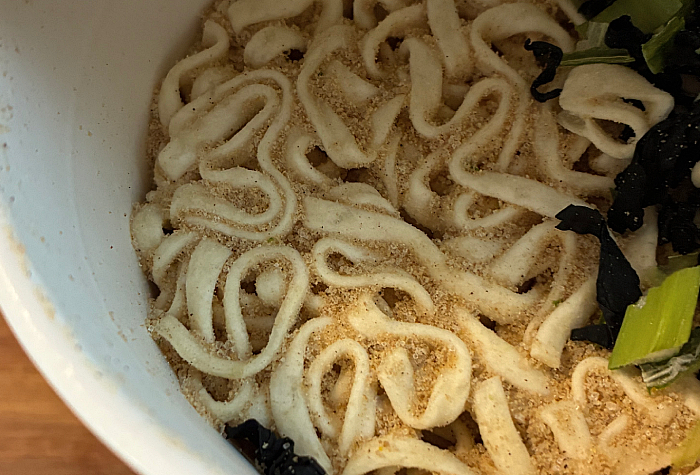サッポロ一番　ご当地熱愛麺　うどんのどんどん監修 わかめうどん