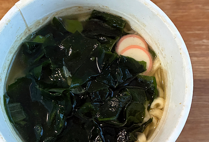 サッポロ一番　ご当地熱愛麺　うどんのどんどん監修 わかめうどん