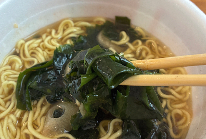 わかめラーメン 香るお出汁 鰹荒節仕立てわさび醤油味