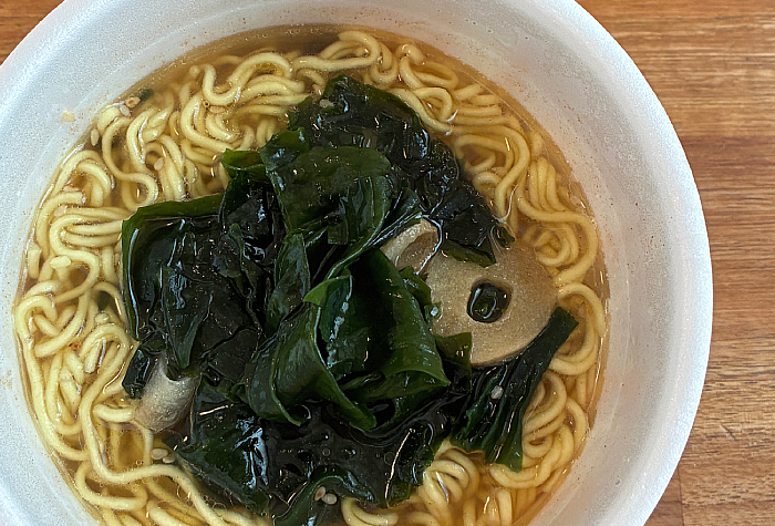 わかめラーメン 香るお出汁 鰹荒節仕立てわさび醤油味