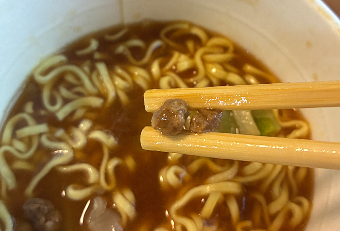 アパ社長カレー ビーフカレー味ヌードル