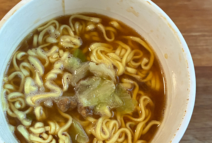 アパ社長カレー ビーフカレー味ヌードル