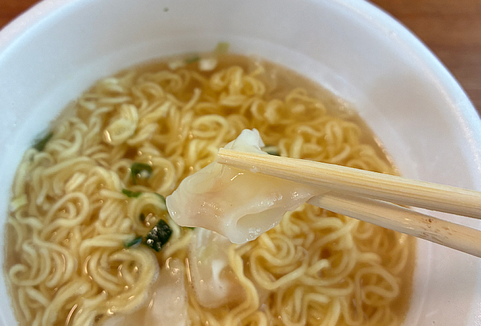日清のラーメン屋さんどんぶり 札幌名店監修 ワンタン中華そば しお