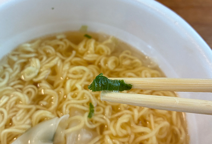 日清のラーメン屋さんどんぶり 札幌名店監修 ワンタン中華そば しお