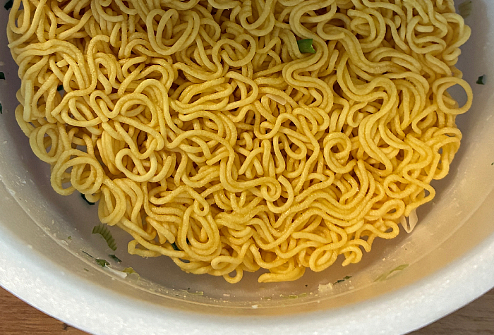 日清のラーメン屋さんどんぶり 札幌名店監修 ワンタン中華そば しお