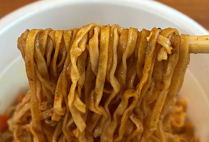 チキンラーメン汁なしどんぶり スパイス香るドライカレー味