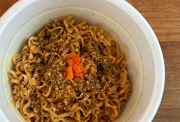 チキンラーメン汁なしどんぶり スパイス香るドライカレー味