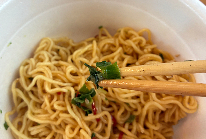 出前一丁 塩とごま油を味わう油そば