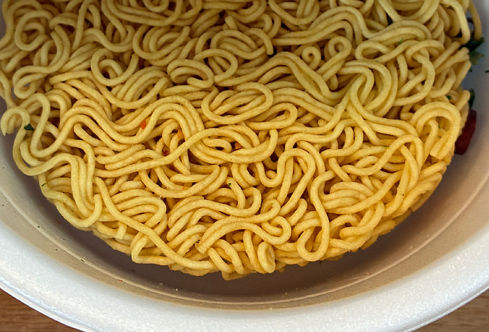 出前一丁 塩とごま油を味わう油そば