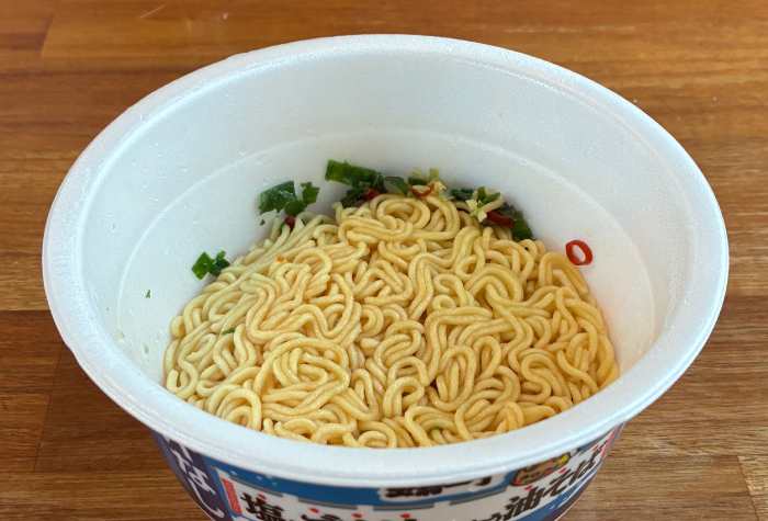 出前一丁 塩とごま油を味わう油そば