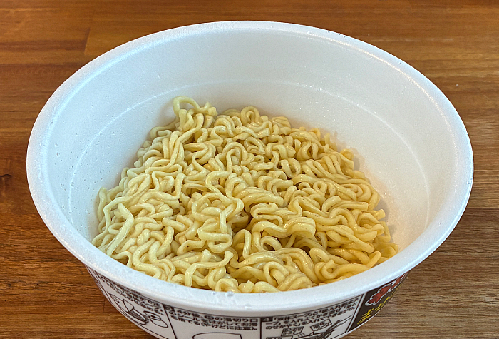 麺処井の庄監修 辛め辛辛魚まぜそば