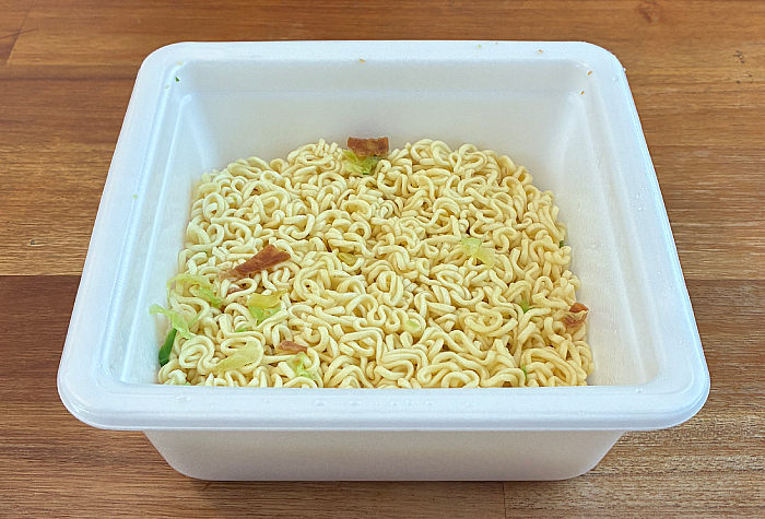 一平ちゃん夜店の焼そば 大盛 レモン香る豚肉塩だれ味