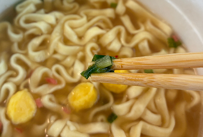 ローソン 麺大盛り 旨コク琉球そば