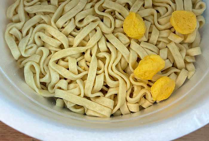 ローソン 麺大盛り 旨コク琉球そば