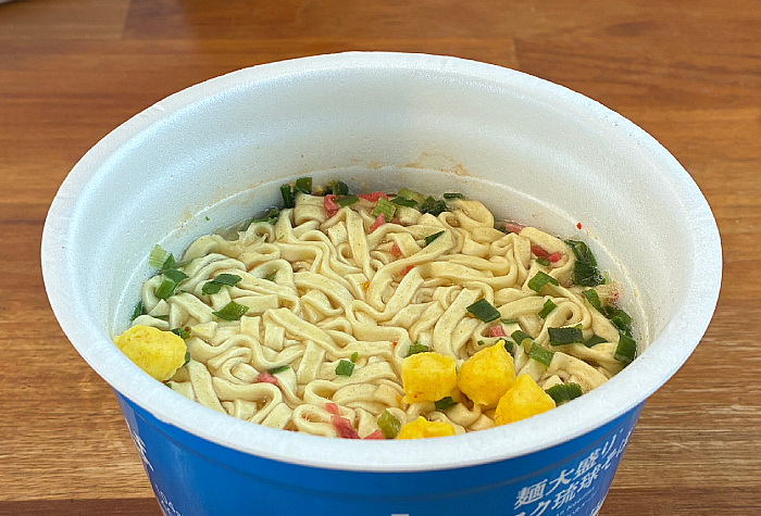 ローソン 麺大盛り 旨コク琉球そば