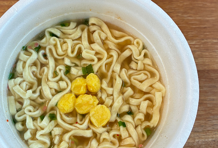 ローソン 麺大盛り 旨コク琉球そば