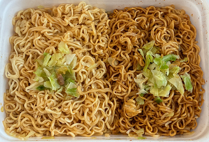 ペヤング 超大盛やきそばハーフ&ハーフ 炒飯風&回鍋肉風